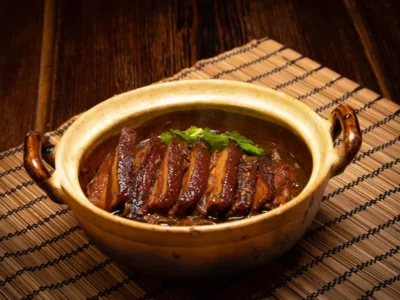 Braised Pork Belly with Chinese preserved Vegetables Claypot